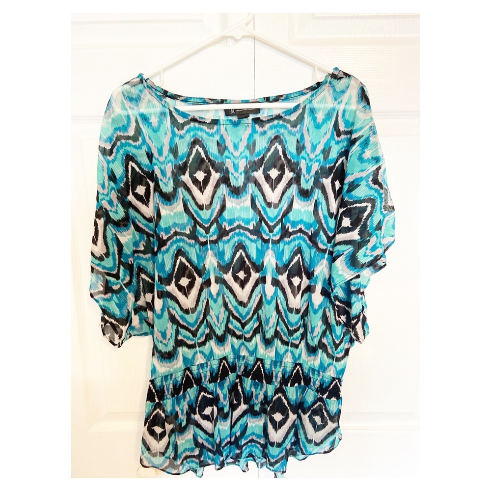 Cute short sleeve blouse -Size Large